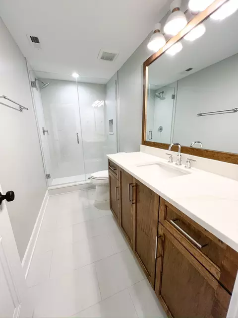 Bath - 481 Mitchell Ave, Elmhurst, IL 60126 photo 5 of 5