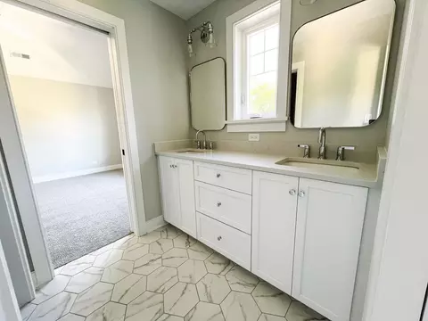 Bath - 481 Mitchell Ave, Elmhurst, IL 60126 photo 3 of 5