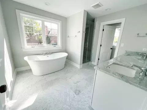 Bath - 481 Mitchell Ave, Elmhurst, IL 60126 photo 1 of 5