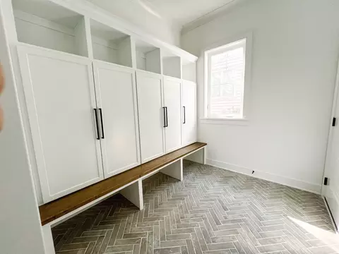Entry Way - 481 Mitchell Ave, Elmhurst, IL 60126 photo 2 of 4