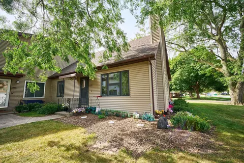 1725 Cedarbrook Ct #1725, Sycamore, IL 60178