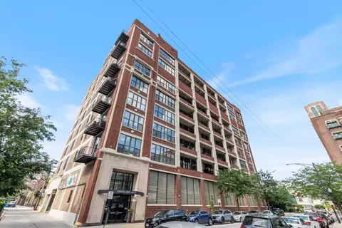 320 E 21st St #810, Chicago, IL 60616
