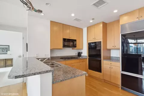 21 E Huron St #1201, Chicago, IL 60611 photo 8