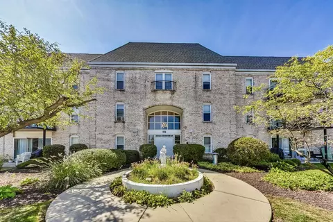 5001 Carriageway Dr #213, Rolling Meadows, IL 60008