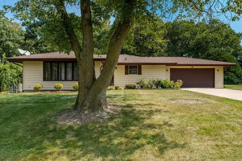 2330 Arnold Ave, Rockford, IL 61108