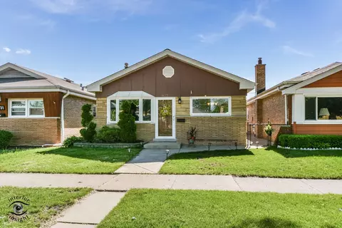 4633 Warsaw Ave, Lyons, IL 60534
