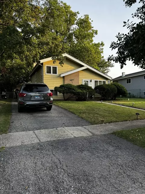 701 W James St, Villa Park, IL 60181