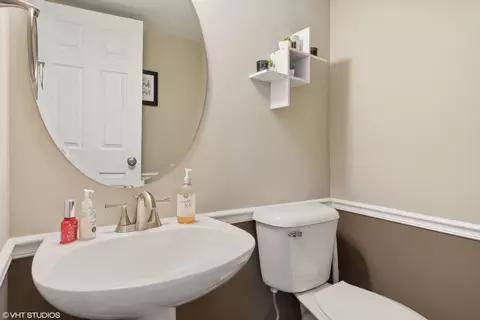 209 Shadybrook Ln, Aurora, IL 60504 photo 9