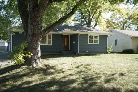9 Roberts St, North Aurora, IL 60542
