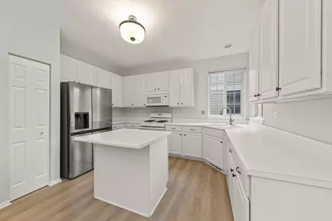 Kitchen - 1749 Melbourne Ln, Aurora, IL 60503 photo 1 of 2