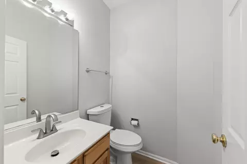 Bath - 1749 Melbourne Ln, Aurora, IL 60503 photo 1 of 3