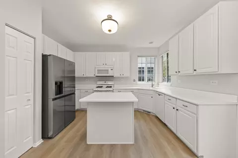 Kitchen - 1749 Melbourne Ln, Aurora, IL 60503 photo 2 of 2