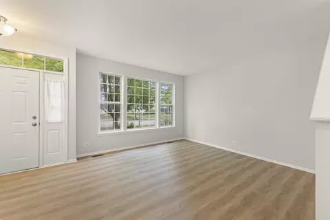 Living - 1749 Melbourne Ln, Aurora, IL 60503 photo 3 of 5