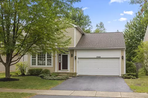 1749 Melbourne Ln, Aurora, IL 60503