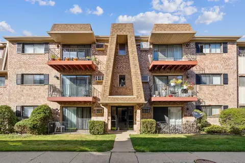 5315 N Delphia Ave #216, Chicago, IL 60656
