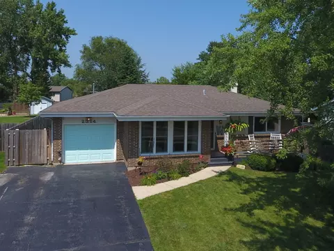 2314 E Beck Rd, Lindenhurst, IL 60046