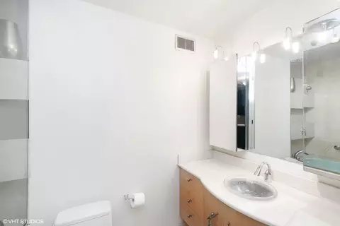 Bath - 200 E Delaware Pl #33F, Chicago, IL 60611 photo 2 of 2