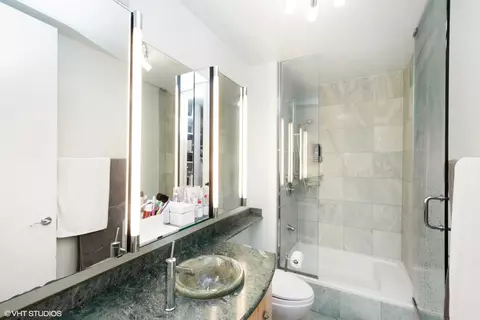 Bath - 200 E Delaware Pl #33F, Chicago, IL 60611 photo 1 of 2