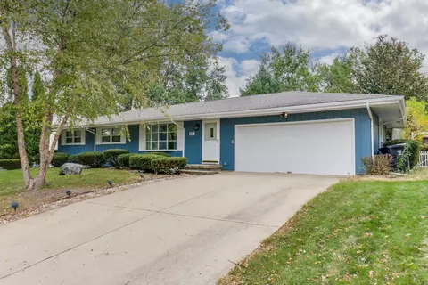 114 S Devonshire Dr, Bloomington, IL 61704 photo 1