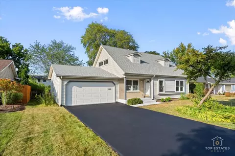 198 Smethwick Ln, Elk Grove Village, IL 60007