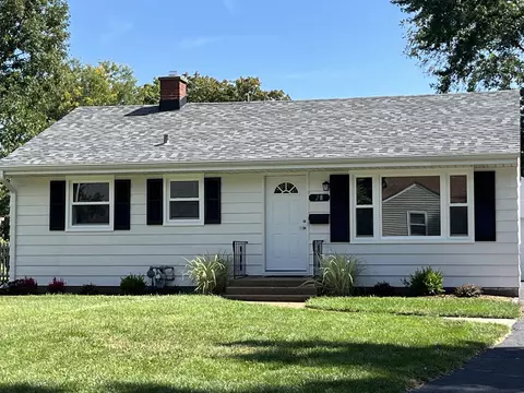28 S Rosedale Ave, Aurora, IL 60506