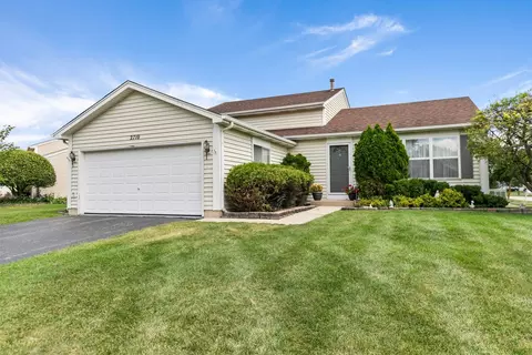 2710 Briarcliff Ln, Lake In The Hills, IL 60156