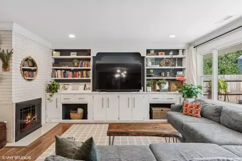 Living - 1009 N Scott St, Wheaton, IL 60187 photo 2 of 3