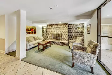Living - 960 S River Rd #309, Des Plaines, IL 60016 photo 1 of 6