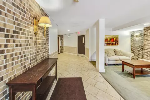 Entry Way - 960 S River Rd #309, Des Plaines, IL 60016 photo 1 of 2