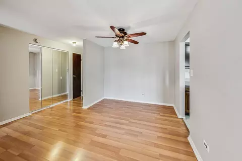 Living - 960 S River Rd #309, Des Plaines, IL 60016 photo 5 of 6