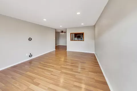 Living - 960 S River Rd #309, Des Plaines, IL 60016 photo 4 of 6