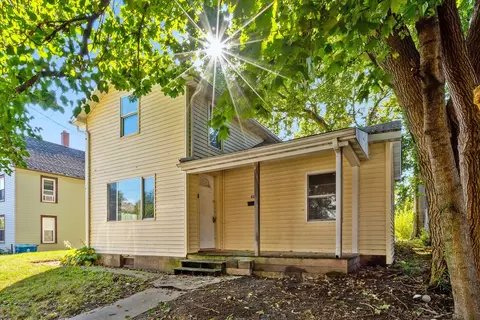 824 W 4th St, Dixon, IL 61021 photo 1