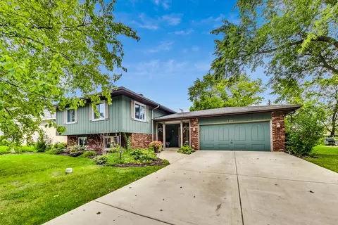 6616 Osceola Trl, Indian Head Park, IL 60525