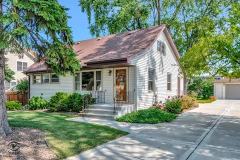 8937 Mcvicker Ave, Oak Lawn, IL 60453