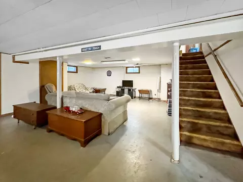 Living - 435 W 7th St, Pecatonica, IL 61063 photo 7 of 7
