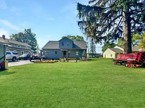 Exterior - 435 W 7th St, Pecatonica, IL 61063 photo 7 of 12