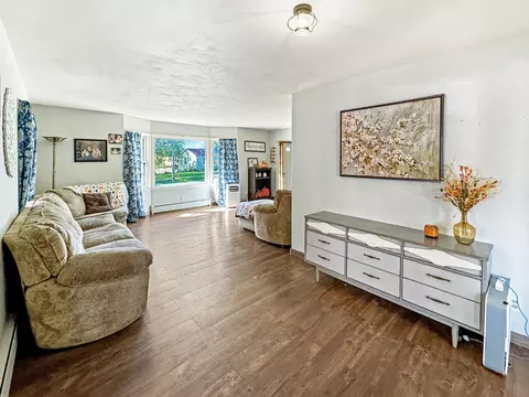 Living - 435 W 7th St, Pecatonica, IL 61063 photo 5 of 7