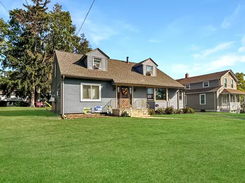 Exterior - 435 W 7th St, Pecatonica, IL 61063 photo 2 of 12