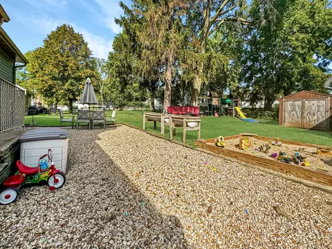 Exterior - 435 W 7th St, Pecatonica, IL 61063 photo 10 of 12