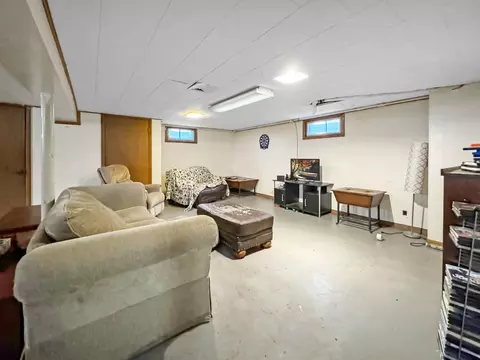 Living - 435 W 7th St, Pecatonica, IL 61063 photo 4 of 7