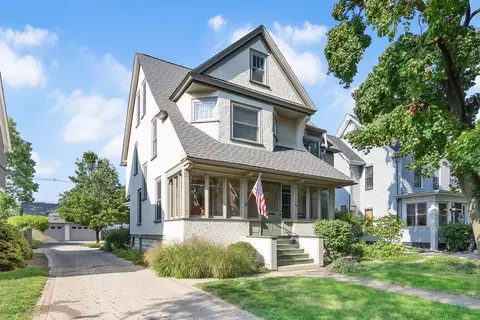 94 Lawton Rd, Riverside, IL 60546