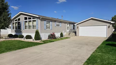 1046 Cherry St, Manteno, IL 60950