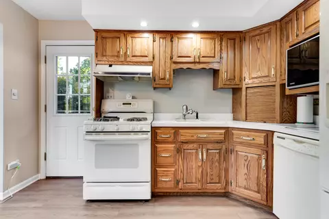 Kitchen - 18802 113th Ave, Mokena, IL 60448 photo 1 of 2