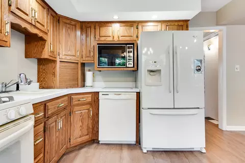 Kitchen - 18802 113th Ave, Mokena, IL 60448 photo 2 of 2