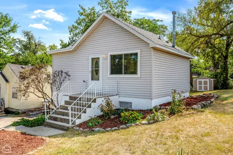 5305 Fountain Ln W, Mccullom Lake, IL 60050