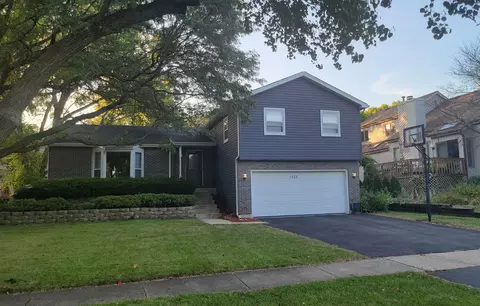 1225 Yorkshire Dr, Naperville, IL 60563