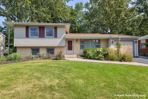 278 Union St, Crystal Lake, IL 60014