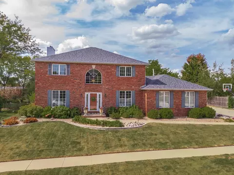 1305 Crown Ct, Bloomington, IL 61704