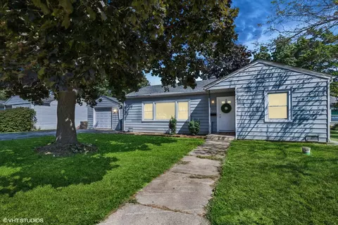 307 S Lake St, Mundelein, IL 60060