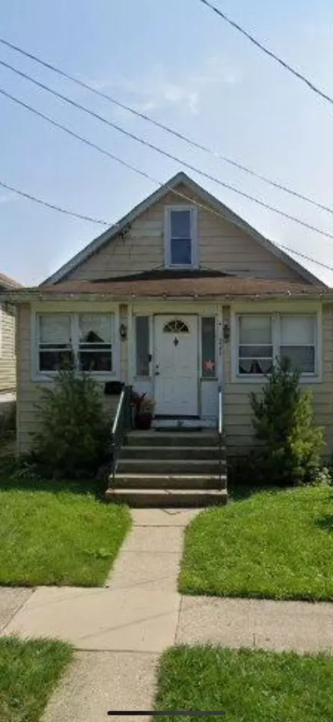 221 Llewellyn Ave, Highwood, IL 60040
